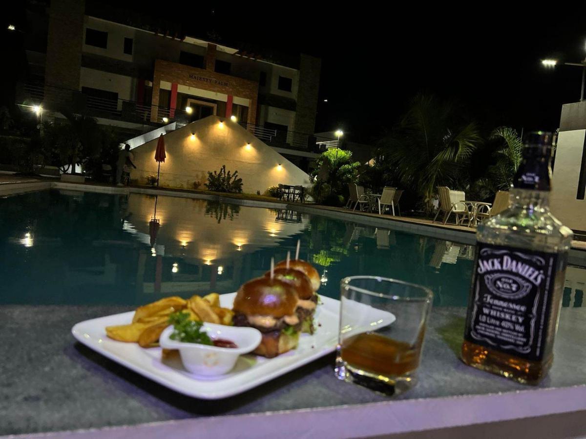 Majesty Palm Resort Махаянга Екстериор снимка